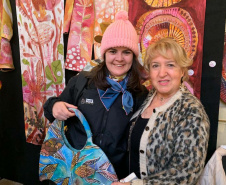 Sericicultoras do Paraná são destaque em três dias de imersão na Feira Silk in Lyon, na França