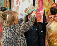 Sericicultoras do Paraná são destaque em três dias de imersão na Feira Silk in Lyon, na França