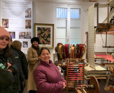 Sericicultoras do Paraná são destaque em três dias de imersão na Feira Silk in Lyon, na França