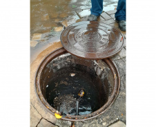 Projeto piloto da Sanepar usa monitoramento inteligente para evitar que o esgoto suba para as ruas