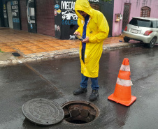 Projeto piloto da Sanepar usa monitoramento inteligente para evitar que o esgoto suba para as ruas