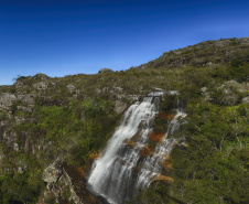 Cinco dicas de cachoeiras para curtir o Verão no Paraná próximo à natureza.
