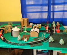 Alunos de Pinhais desenvolvem sistema inteligente de segurança na travessia de trilhos