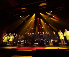 Coral da Sanepar se apresenta a céu aberto em Cascavel, Francisco Beltrão e Pato Branco