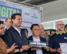 População se surpreende com tecnologia e aprova primeira viagem do Bonde Urbano Digital