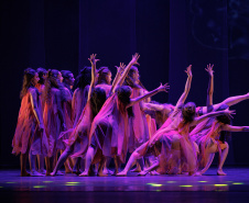 Formatura marca a última noite de “ALGO/RITMO” no Guairão, que reuniu quase 3 mil pessoas em duas apresentações