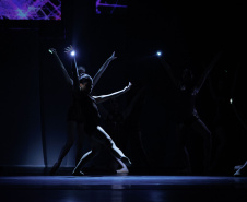 Formatura marca a última noite de “ALGO/RITMO” no Guairão, que reuniu quase 3 mil pessoas em duas apresentações