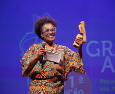 TEATRO GUAÍRA - Troféu Gralha Azul celebra 50 anos trazendo a diversidade do teatro paranaense