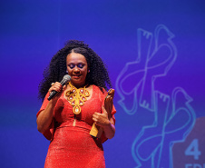 TEATRO GUAÍRA - Troféu Gralha Azul celebra 50 anos trazendo a diversidade do teatro paranaense