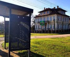 AMEP - 68 cidades do Paraná recebem novos abrigos de paradas de ônibus