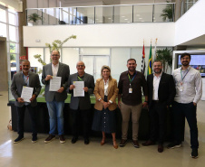 Estado firma parceria com o CNPEM para cooperação em projetos de IA e materiais recicláveis na UEL