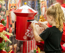 Natal Solidário: Papai Noel recebe crianças até quinta-feira no Palácio Taguaré