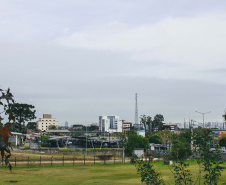APÓS SEMANA DE CALOR INTENSO, 2026 CHEGA COM CHUVA E TEMPERATURAS MAIS AMENAS AO PARANÁ