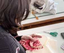 MON oferece oficina de bordado em dezembro