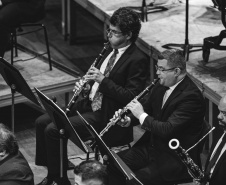 Com teatro lotado, Orquestra Sinfônica do Paraná encerra temporada 2025 no Guairão celebrando um ano histórico