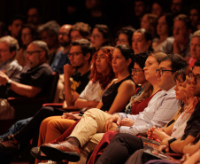 Com teatro lotado, Orquestra Sinfônica do Paraná encerra temporada 2025 no Guairão celebrando um ano histórico