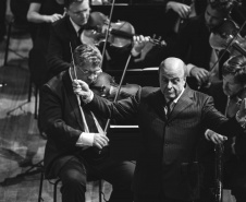 Com teatro lotado, Orquestra Sinfônica do Paraná encerra temporada 2025 no Guairão celebrando um ano histórico