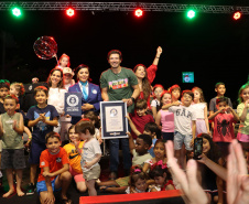 Maior Papai Noel do mundo fica no Paraná