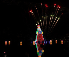 Maior Papai Noel do mundo fica no Paraná