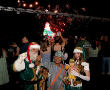 Maior Papai Noel do mundo fica no Paraná