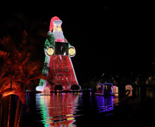 Maior Papai Noel do mundo fica no Paraná