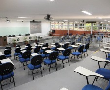 UEL ganha auditório revitalizado com capacidade para 100 pessoas e sistema de audiovisual