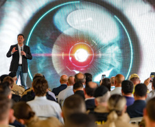 O governador Carlos Massa Ratinho Junior lançou nesta quarta-feira (10), em Curitiba, a nova etapa do Programa Olho Vivo, que marca o início da integração de tecnologias de Inteligência Artificial (IA) ao sistema estadual de videomonitoramento.