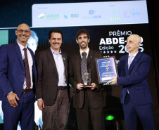 BRDE conquista 1º lugar no Prêmio ABDE-BID 2025 com artigo sobre inteligência artificial e inclusão financeira