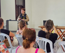 SESP - Palestra do Programa Mulher Segura Paraná destaca desafios na prevenção ao feminicídio em Guaratuba
