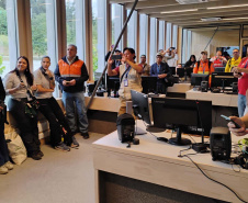 Bombeira conclui curso no Chile e projeta avanços na prevenção de incêndios florestais no Paraná