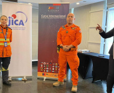 Bombeira conclui curso no Chile e projeta avanços na prevenção de incêndios florestais no Paraná