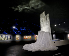 Última semana da exposição “Através”, da artista Mariana Palma