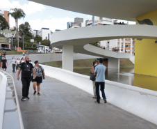 Primeira quarta-feira do ano é marcada por filas no Museu Oscar Niemeyer (MON), em Curitiba
