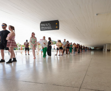 Primeira quarta-feira do ano é marcada por filas no Museu Oscar Niemeyer (MON), em Curitiba