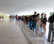 Primeira quarta-feira do ano é marcada por filas no Museu Oscar Niemeyer (MON), em Curitiba