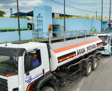 Sanepar reforça abastecimento com bags gigantes, 26 caminhões-pipa e troca de adutoras no Litoral