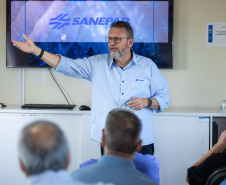 Sanepar reforça abastecimento com bags gigantes, 26 caminhões-pipa e troca de adutoras no Litoral