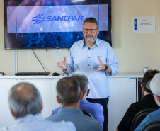 Sanepar reforça abastecimento com bags gigantes, 26 caminhões-pipa e troca de adutoras no Litoral