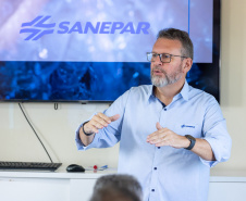 Sanepar reforça abastecimento com bags gigantes, 26 caminhões-pipa e troca de adutoras no Litoral