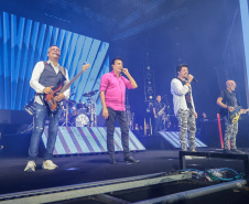 O grupo Roupa Nova durante a apresentacao do seu show dentro da programacao do Verao Maior Parana, em Matinhos - 15/02/2026 - Foto: Geraldo Bubniak/AEN