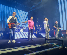 O grupo Roupa Nova durante a apresentacao do seu show dentro da programacao do Verao Maior Parana, em Matinhos - 15/02/2026 - Foto: Geraldo Bubniak/AEN