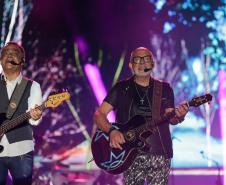 O grupo Roupa Nova durante a apresentacao do seu show dentro da programacao do Verao Maior Parana, em Matinhos - 15/02/2026 - Foto: Geraldo Bubniak/AEN