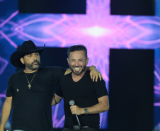 Do palco sunset ao principal: vídeo leva músico sertanejo a cantar com Edson e Hudson no Verão Maior Paraná