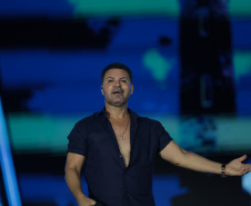 O cantor Eduardo Costa  