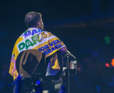 O cantor Eduardo Costa 