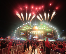 O cantor Eduardo Costa  durante a apresentacao do seu show dentro da programacao do Verao Maior Parana, 