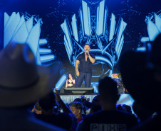 O cantor Eduardo Costa  