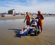 Praia Acessível supera 600 atendimentos nas primeiras semanas do Verão Maior Paraná