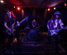 Palcos Sunset do Verão Maior Paraná têm shows gratuitos de terça a sábado em janeiro, confira a agenda da semana