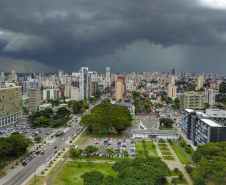 SEMANA DE CHUVA TERÁ TEMPERATURAS MAIS AMENAS NO PARANÁ